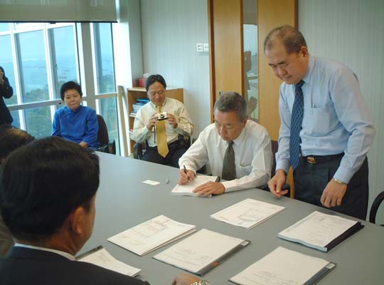 Signing for 16,500tdw Clean Product Tanker