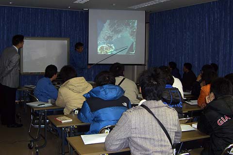 三井によるブリーフィング