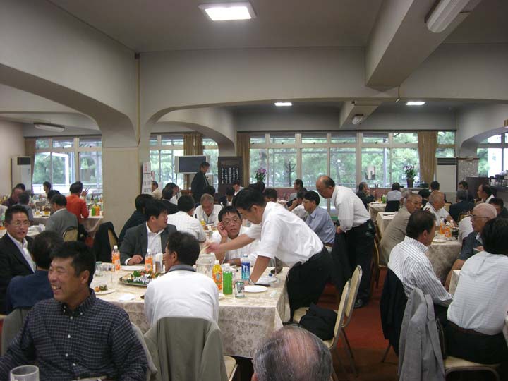 After-game Party, Featuring Singer-song-webmaster Miyoshi (Center)