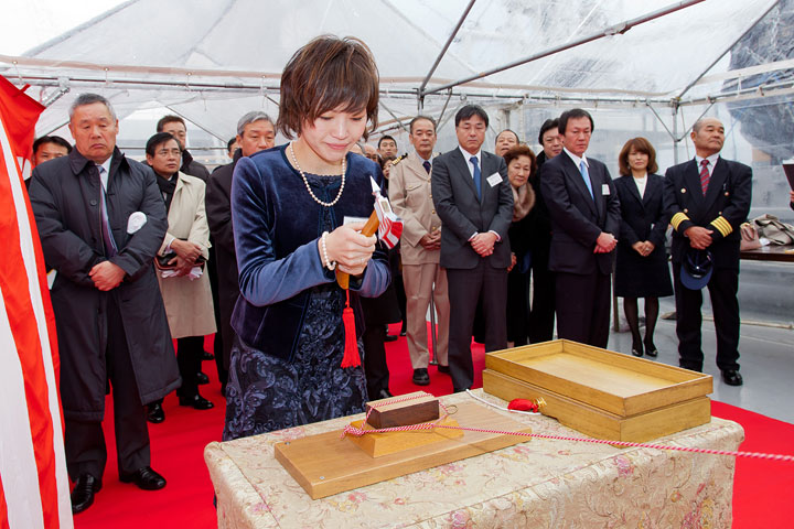 Rope Cutting by Ms. Yamane - m.v. Ibuki - Kyokuyo Shipyard