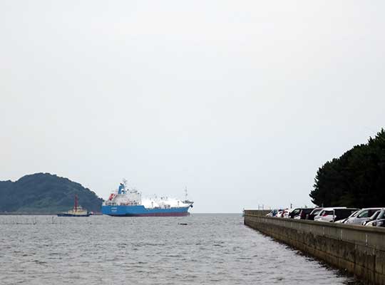 Gas Carrier KISBER Leaving