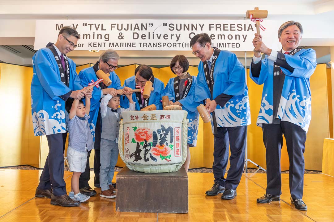 1,096TEU コンテナ船 TVL FUJIAN 命名引渡式