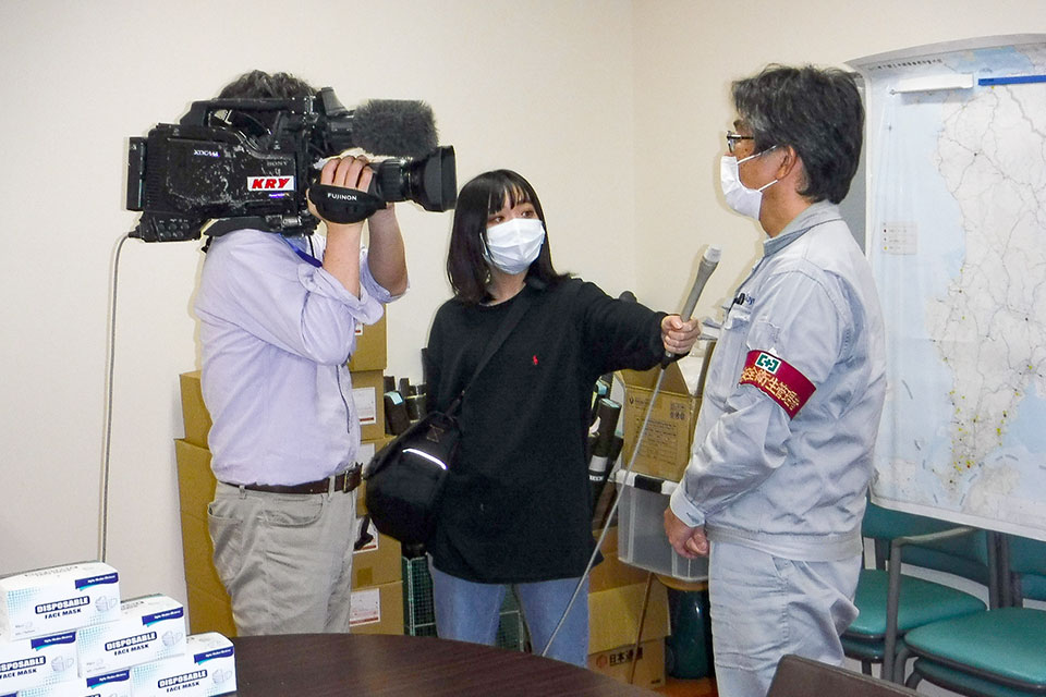 NEWS 263 : KYOKUYO EXECS DONATE 6,000 SURGICAL MASKS