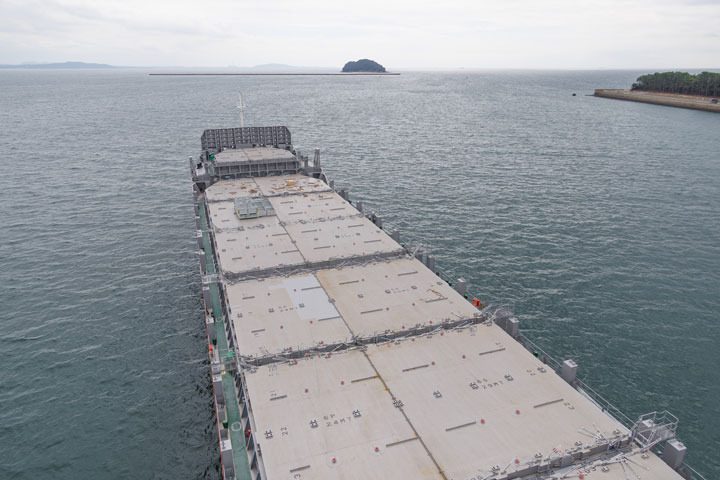 Naming & Delivery of 1,096TEU Container A ONTAKE