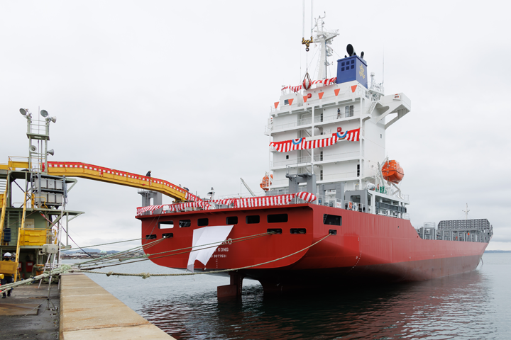 Naming & Delivery of 1,096TEU Container A ROKKO