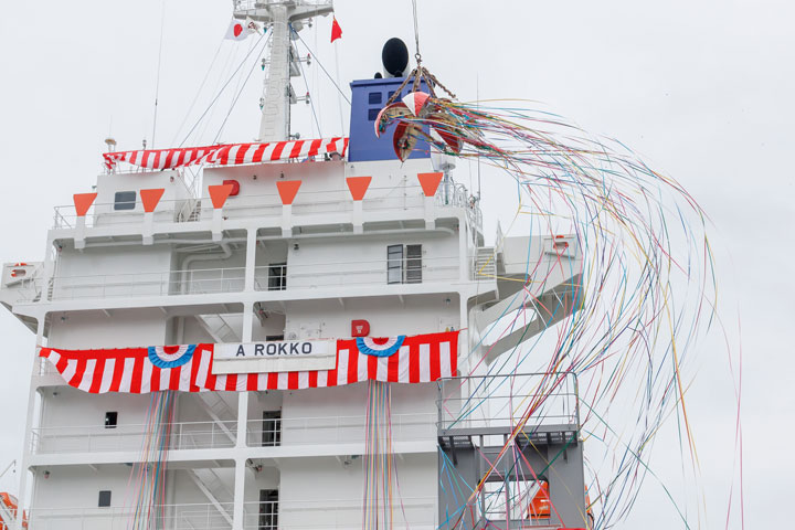 Naming & Delivery of 1,096TEU Container A ROKKO