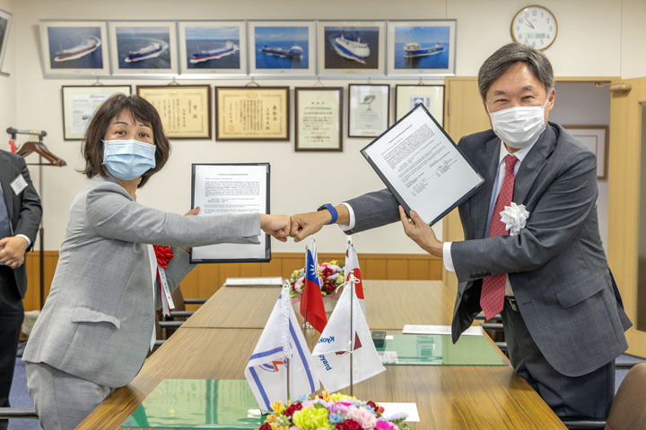 Container Carrier SUNNY IVY Naming & Delivery - Signing Ceremony