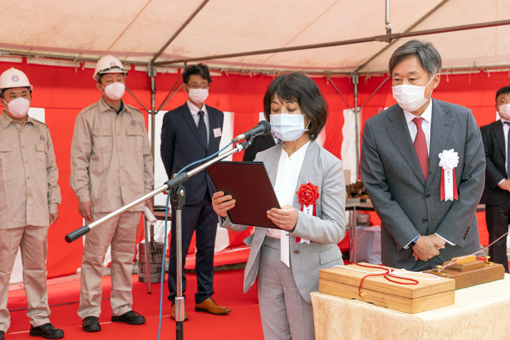 Container Carrier SUNNY IVY Naming & Delivery - Naming by Ms. Fukumoto