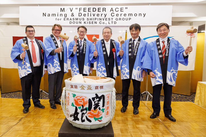 JAPANMAX コンテナ運搬船 FEEDER ACE 命名引渡式 - 旭洋造船