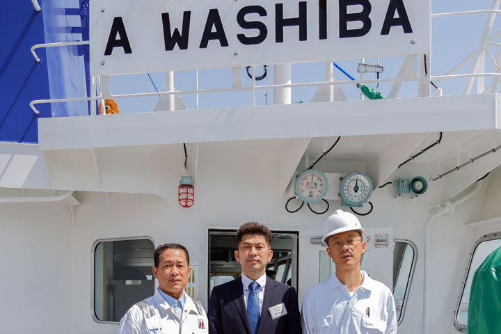 1,096TEU コンテナ船 A WASHIBA 命名引渡式